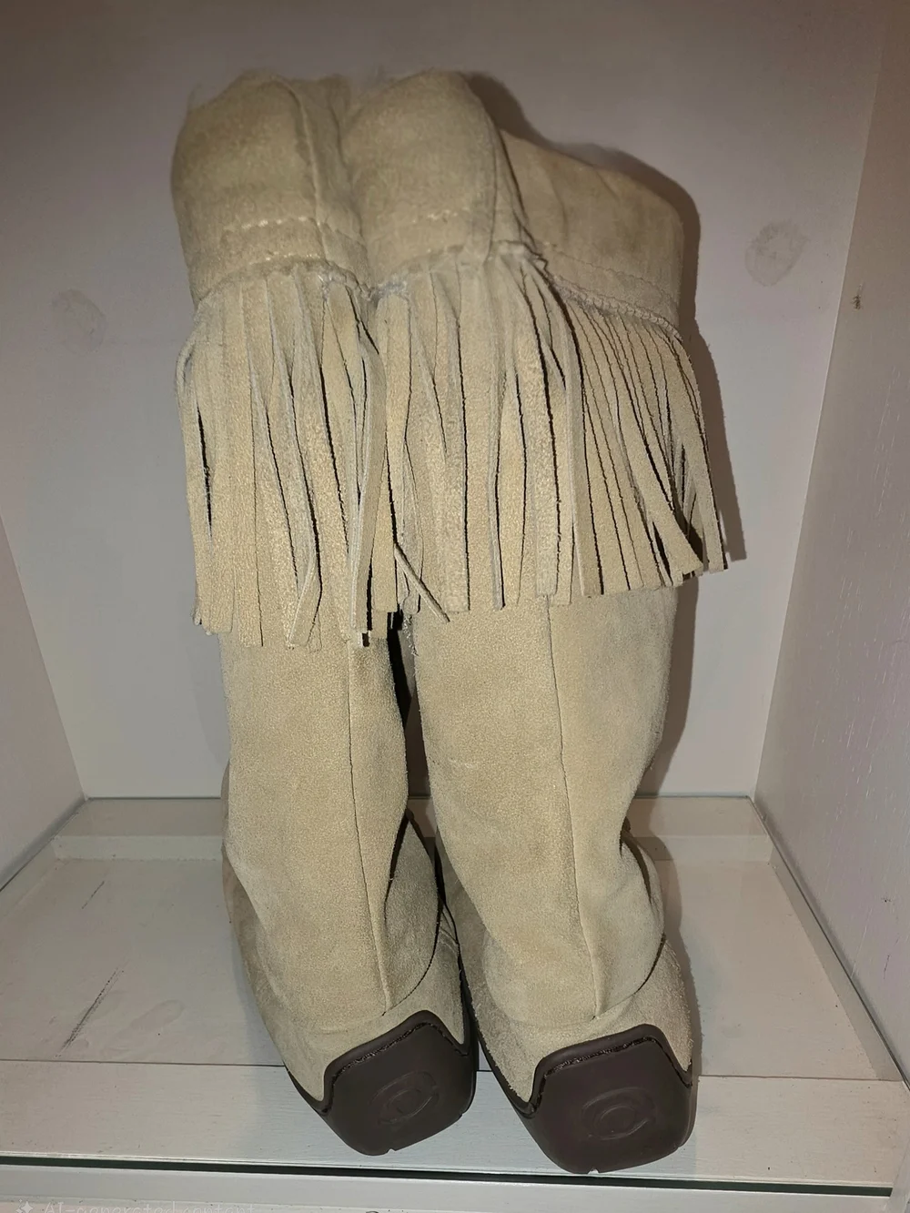Women’s Winter Boots in Light Brown with Fringe.